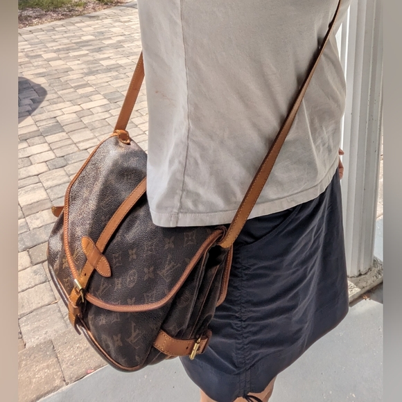 Louis Vuitton Brown Saumur Monogram 30 Canvas Crossbody Bag - Picture 12 of 12